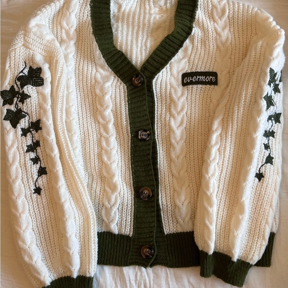 Source Unknown White and Green Cable Knit Cardigan